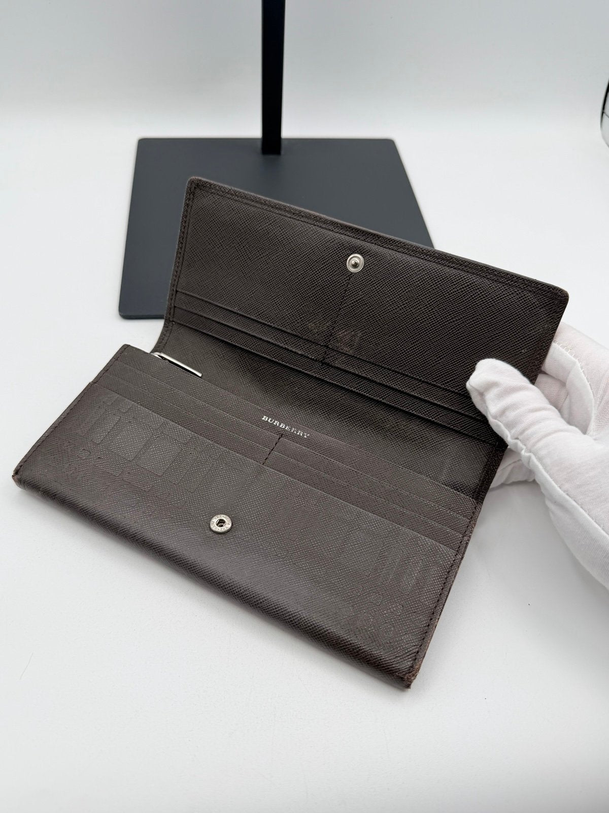 Pre-Owned Burberry Long Leather Bi Fold Wallet