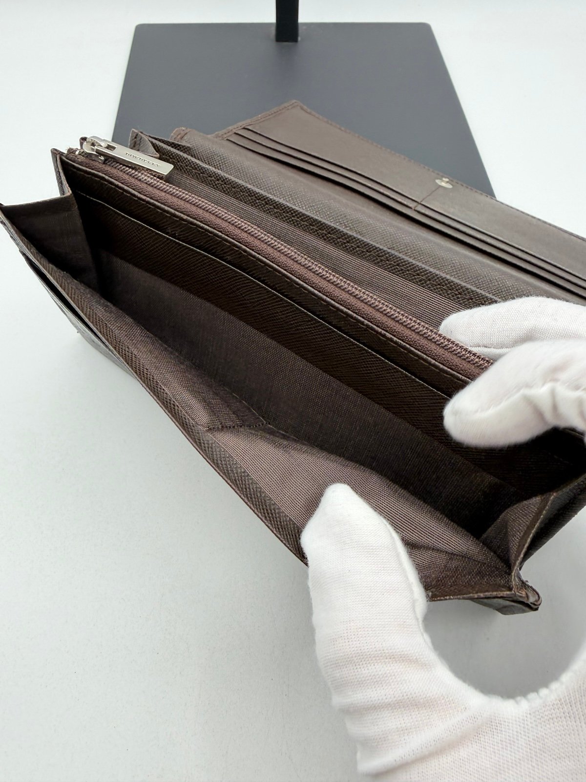 Pre-Owned Burberry Long Leather Bi Fold Wallet