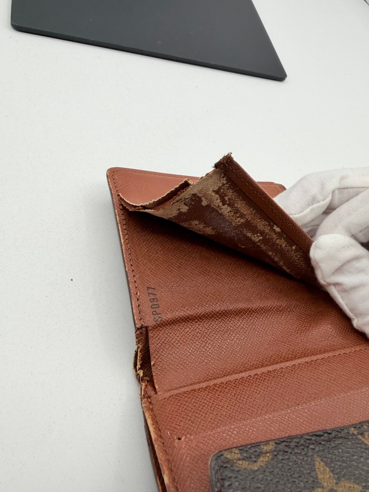 Pre-Owned Louis Vuitton Compact Monogram Wallet
