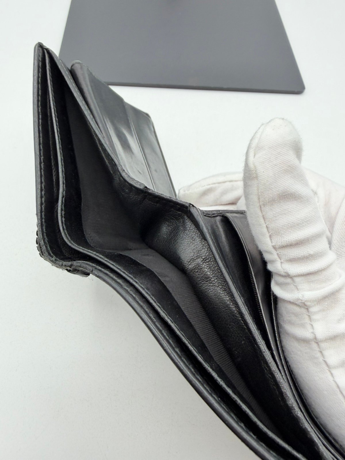 Pre-Owned Gucci Bi Fold Leather Wallet