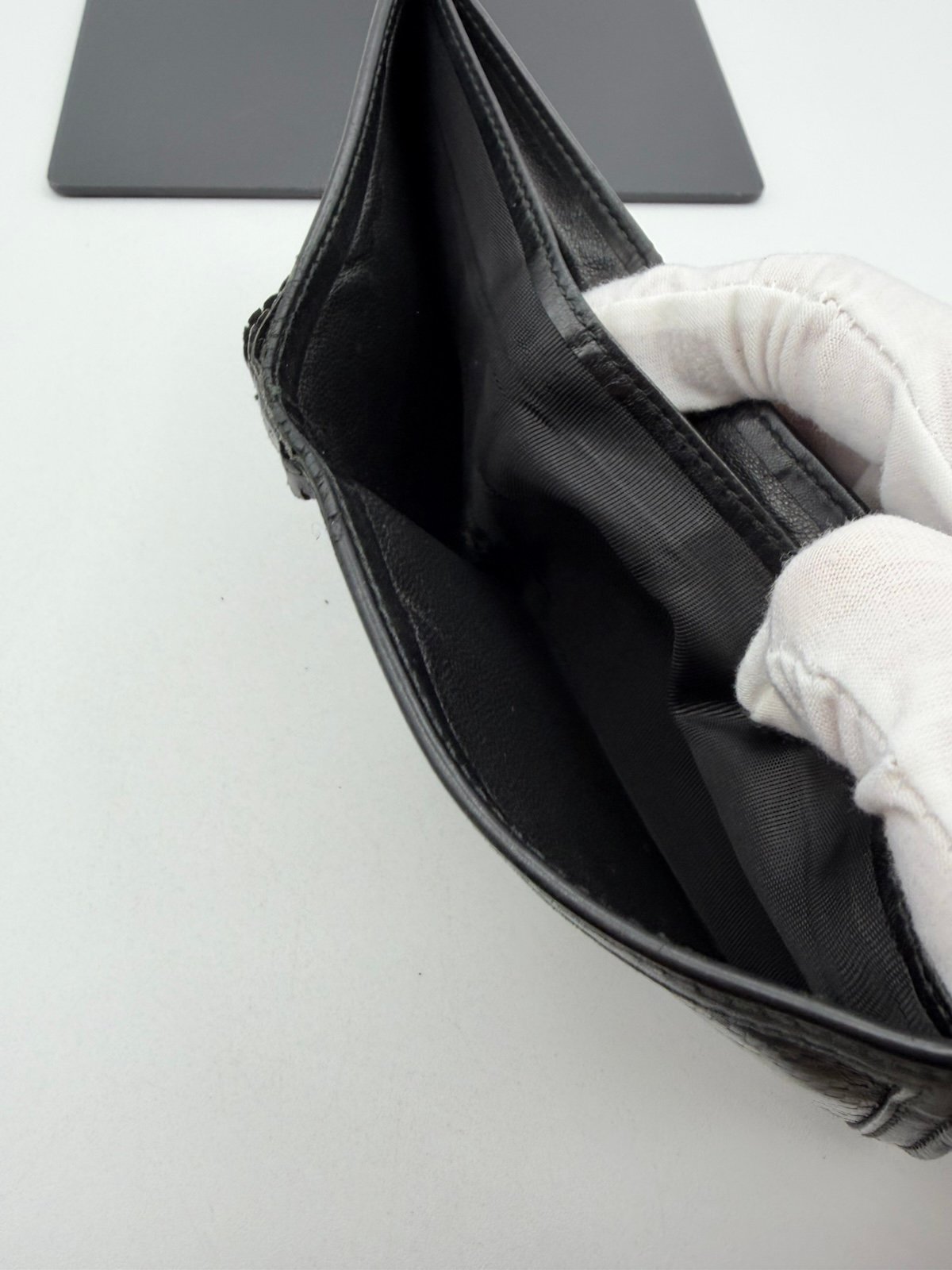 Pre-Owned Gucci Bi Fold Leather Wallet