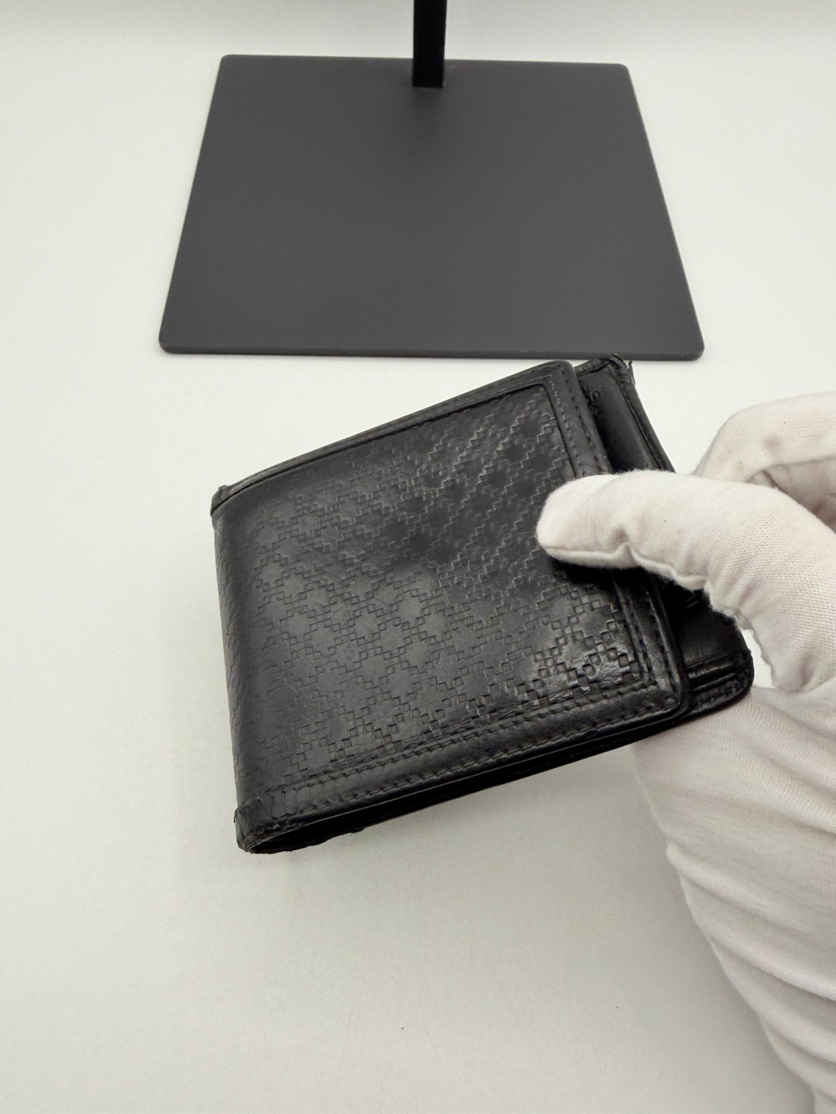 Pre-Owned Gucci Bi Fold Leather Wallet