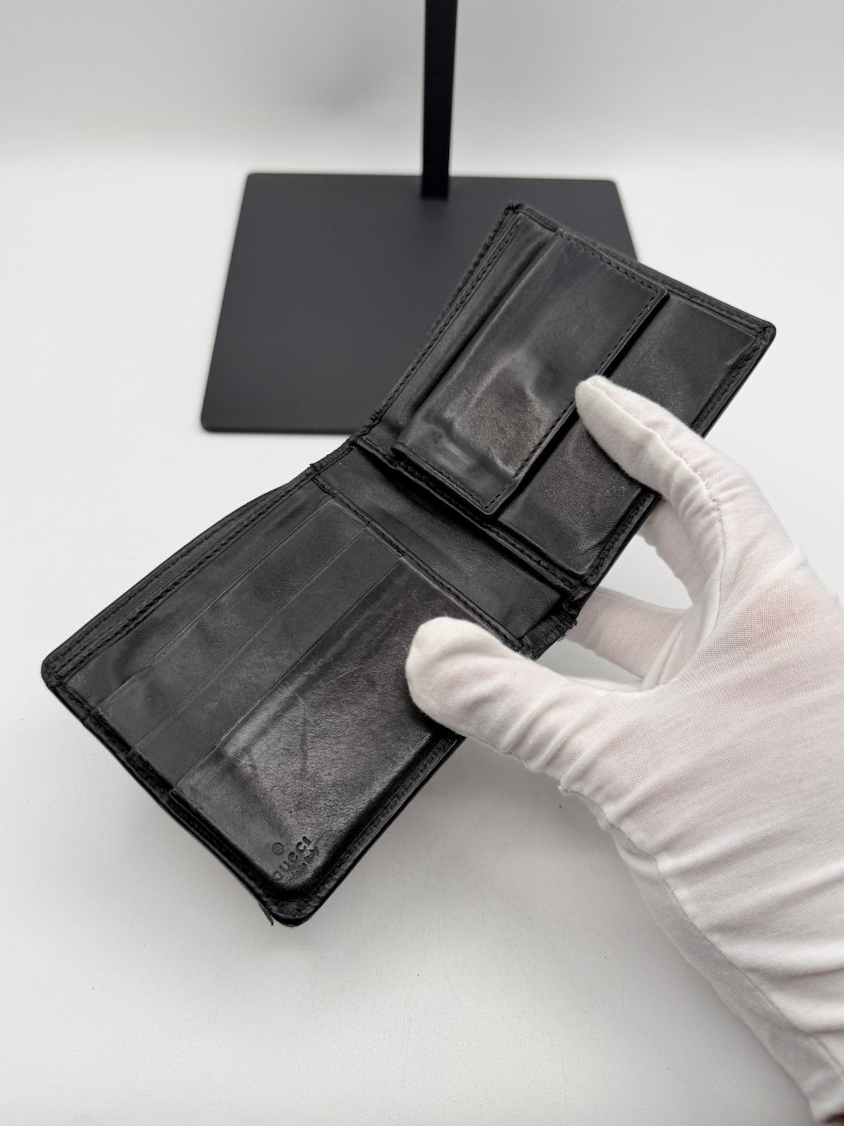 Pre-Owned Gucci Bi Fold Leather Wallet