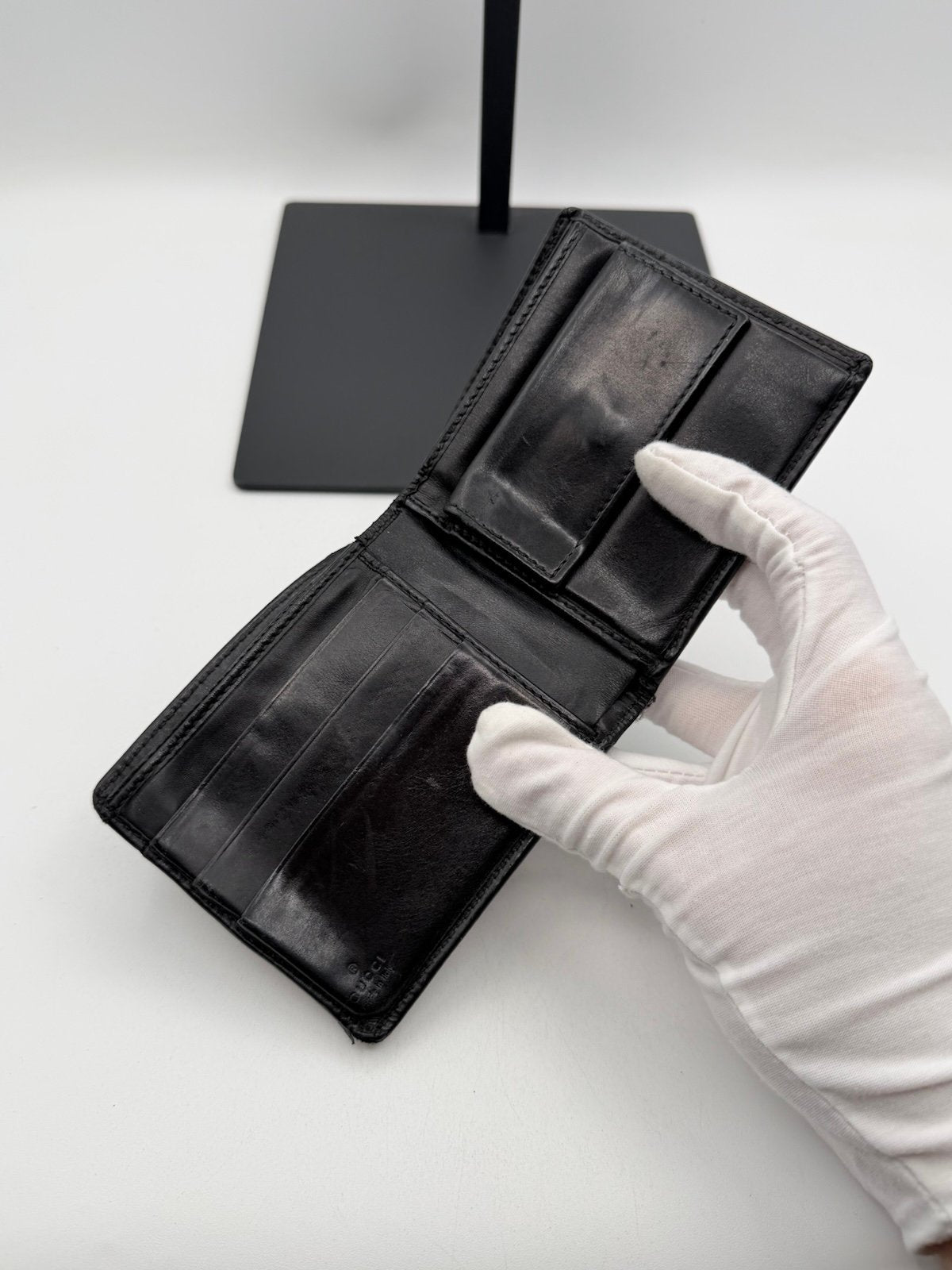 Pre-Owned Gucci Bi Fold Leather Wallet