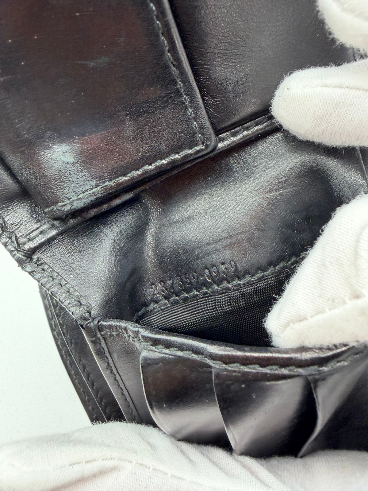 Pre-Owned Gucci Bi Fold Leather Wallet