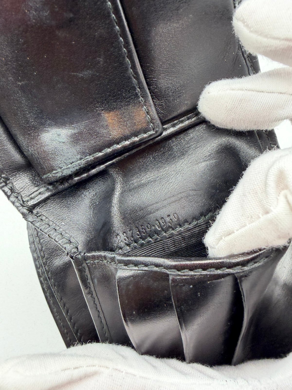 Pre-Owned Gucci Bi Fold Leather Wallet