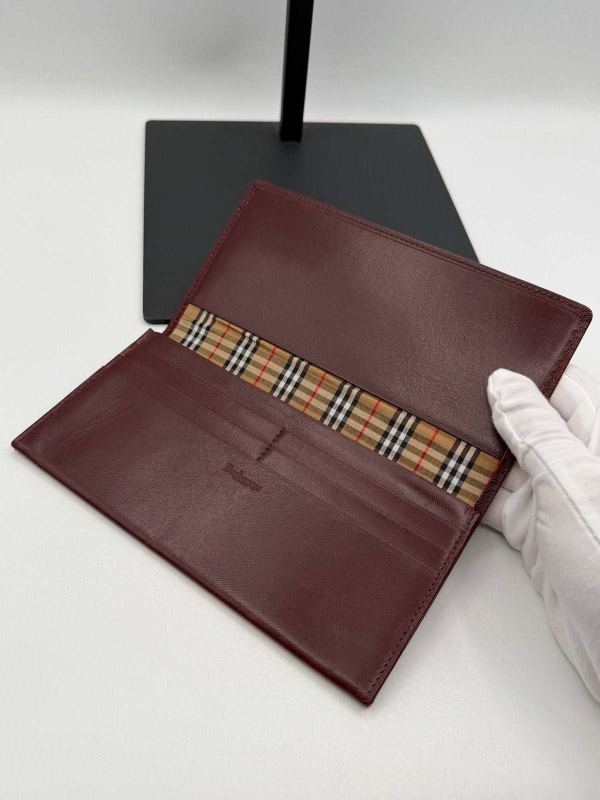Pre-Owned Burberry long Leather Bifold Wallet