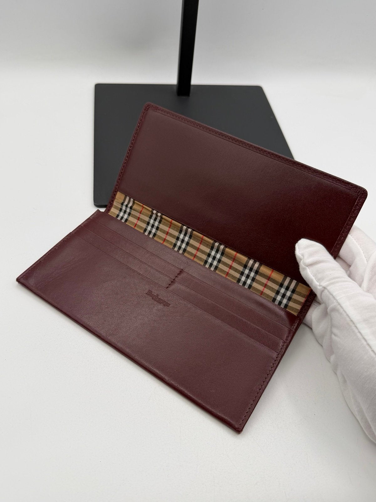 Pre-Owned Burberry long Leather Bifold Wallet