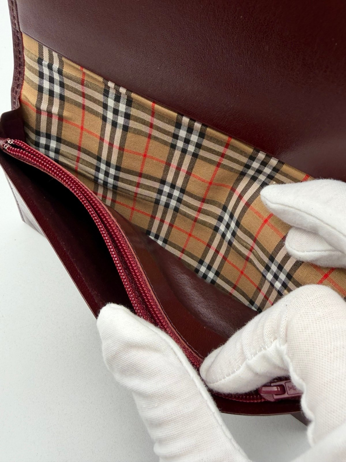 Pre-Owned Burberry long Leather Bifold Wallet