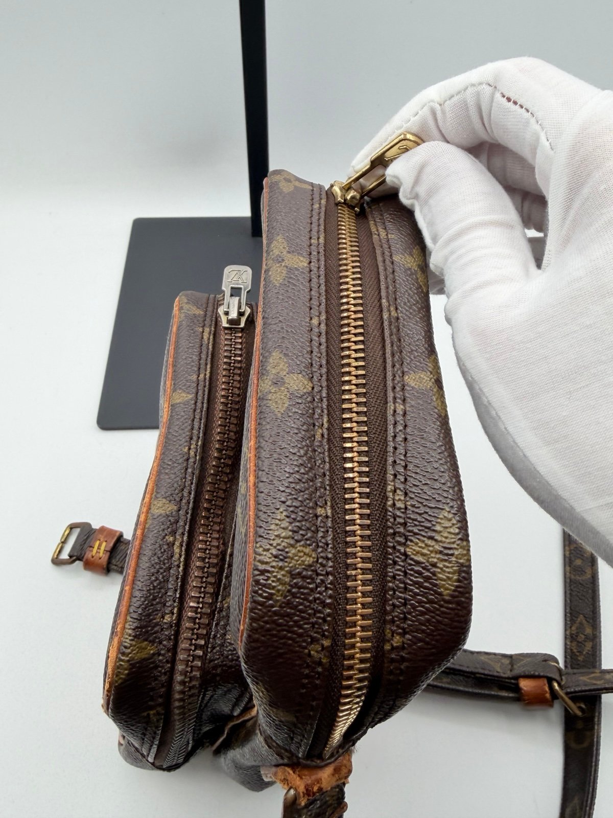 Pre-Owned Louis Vuitton Monogram Crossbody Bag