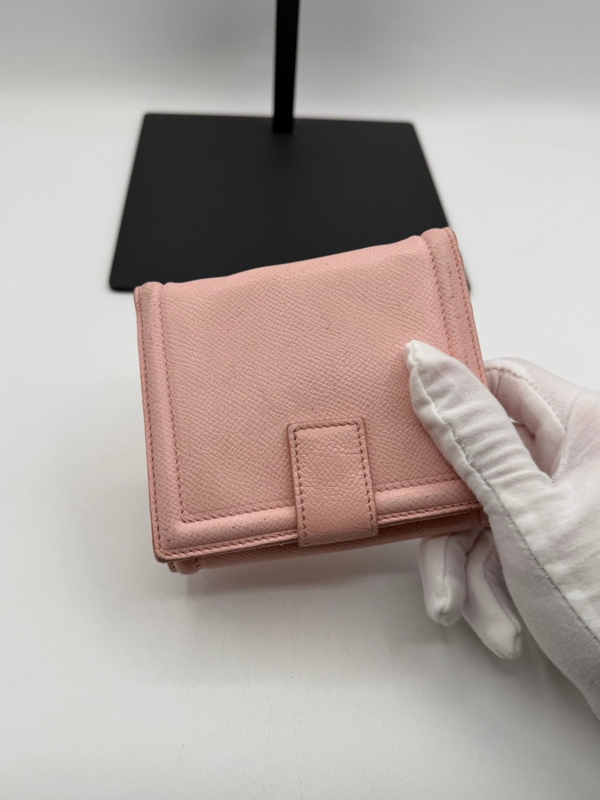 Pre-Owned Salvatore Ferragamo Pebbled Leather Wallet