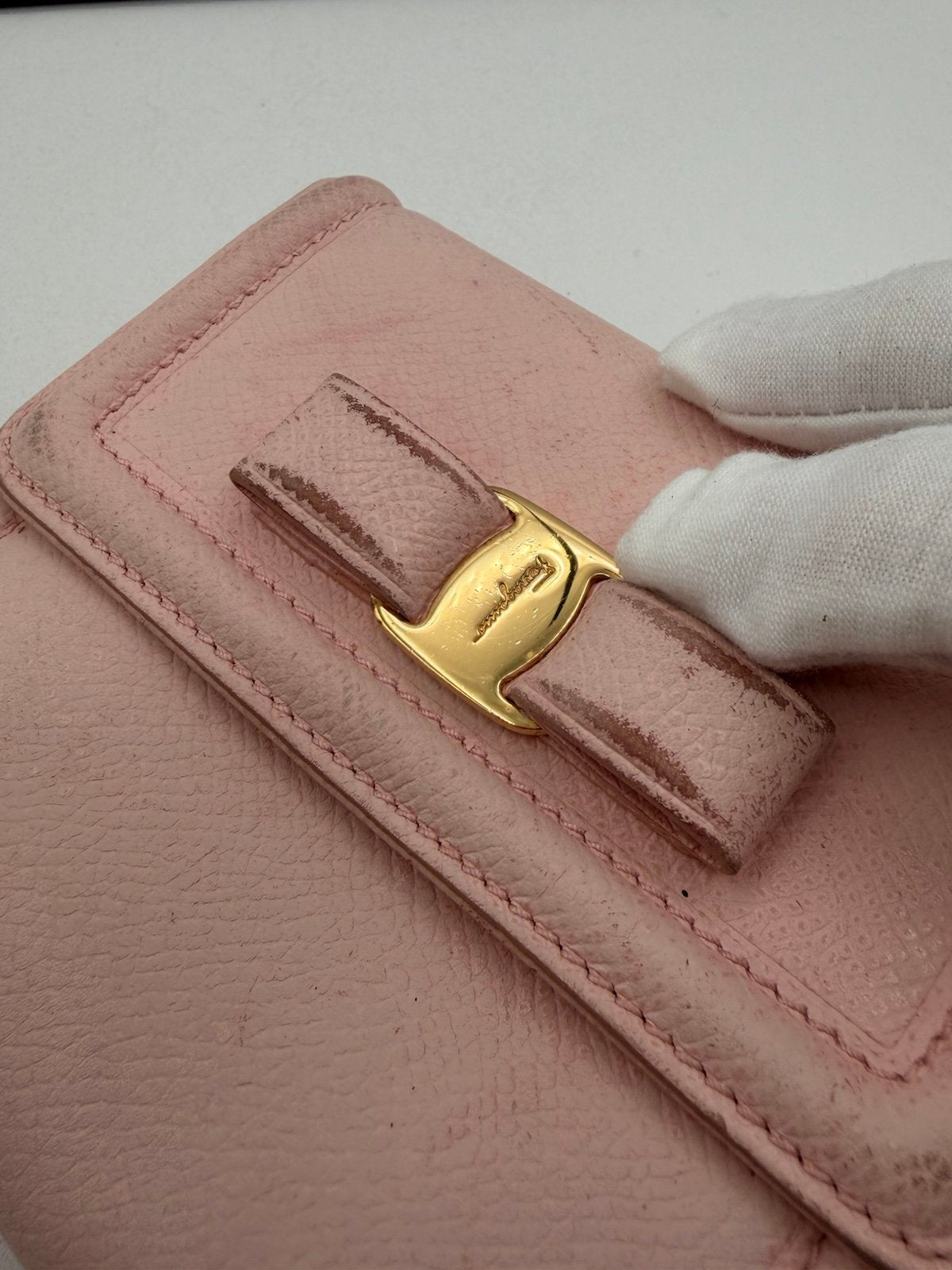 Pre-Owned Salvatore Ferragamo Pebbled Leather Wallet