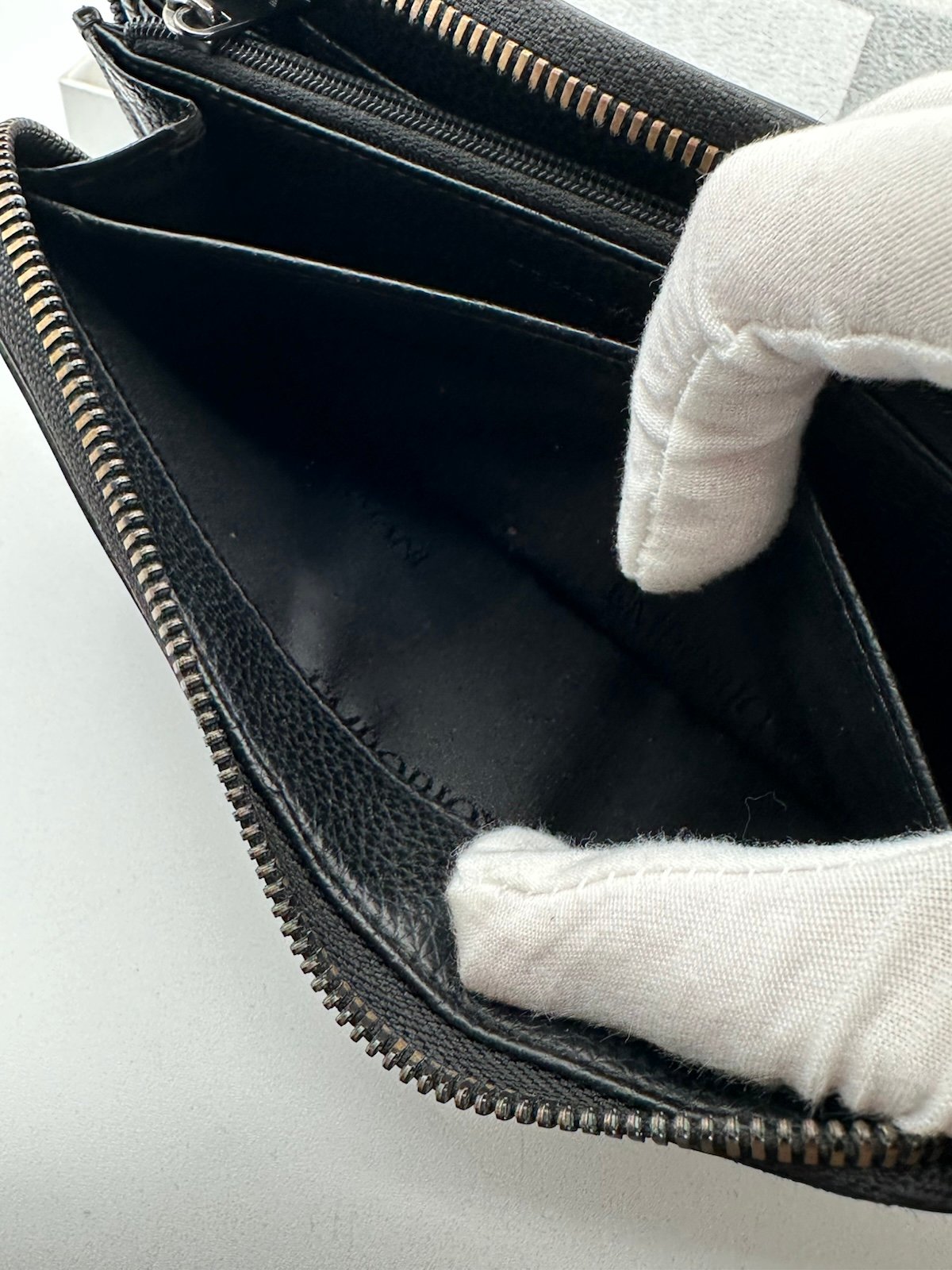 Pre-Owned Emporio Armani Zip Around Wallet