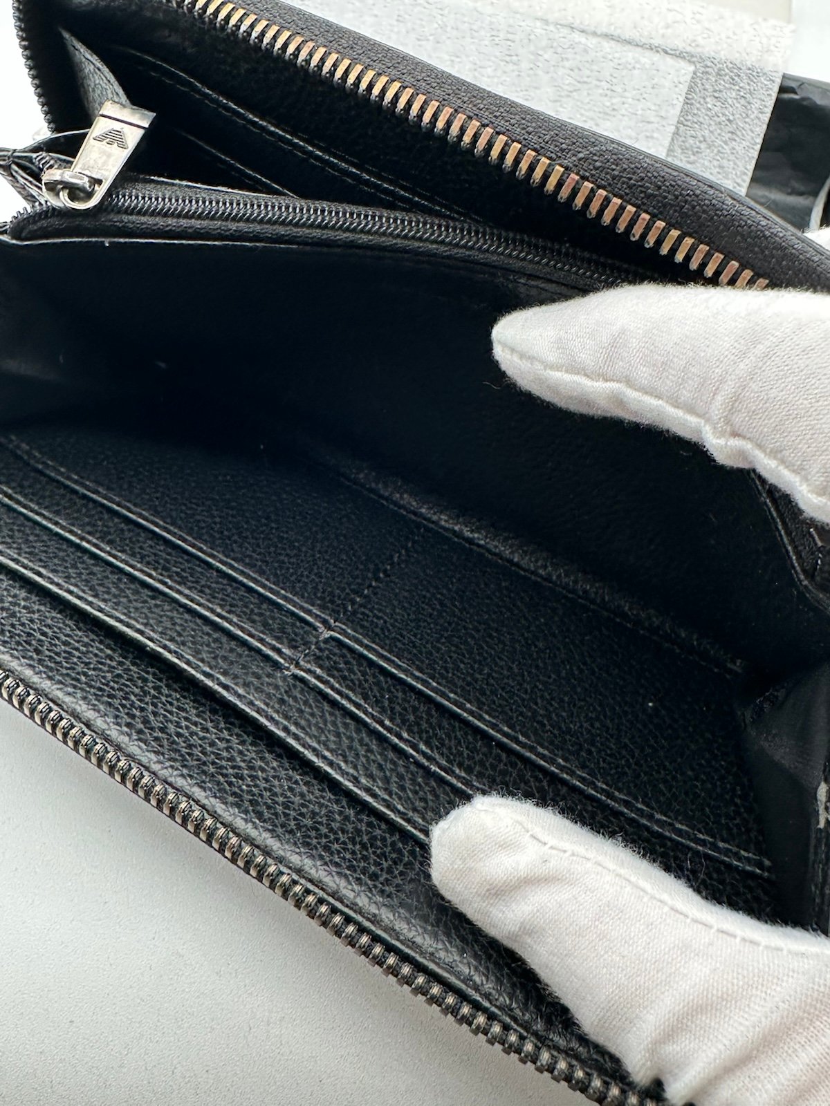 Pre-Owned Emporio Armani Zip Around Wallet