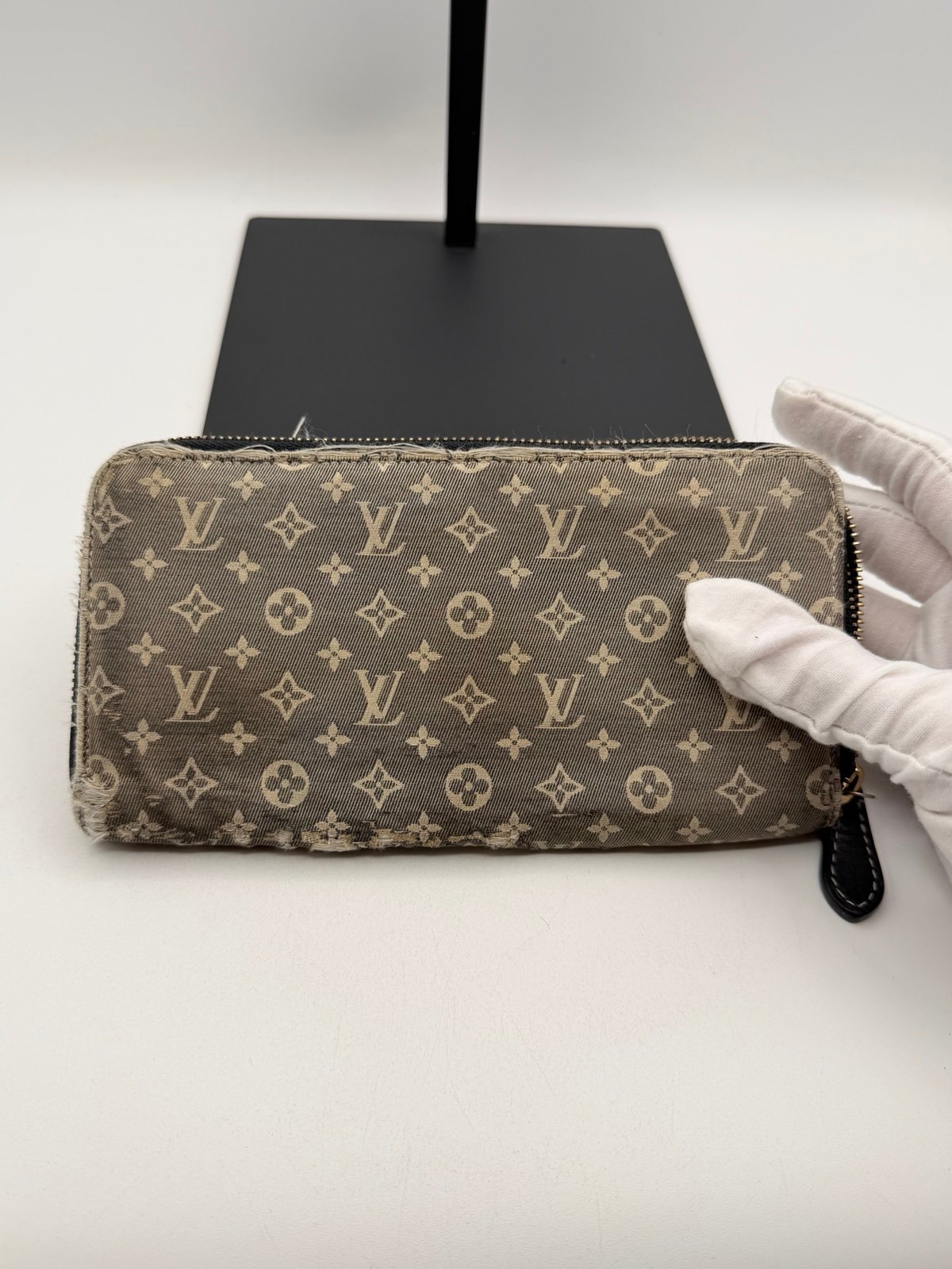 Pre-Owned Louis Vuitton Denim Zip Around Wallet
