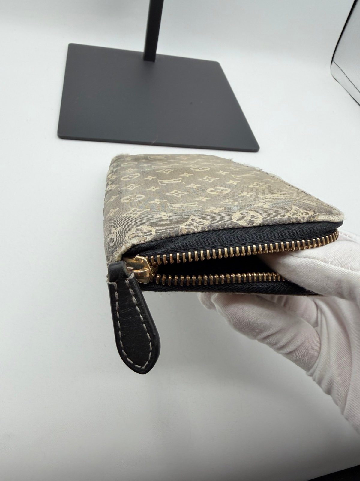 Pre-Owned Louis Vuitton Denim Zip Around Wallet
