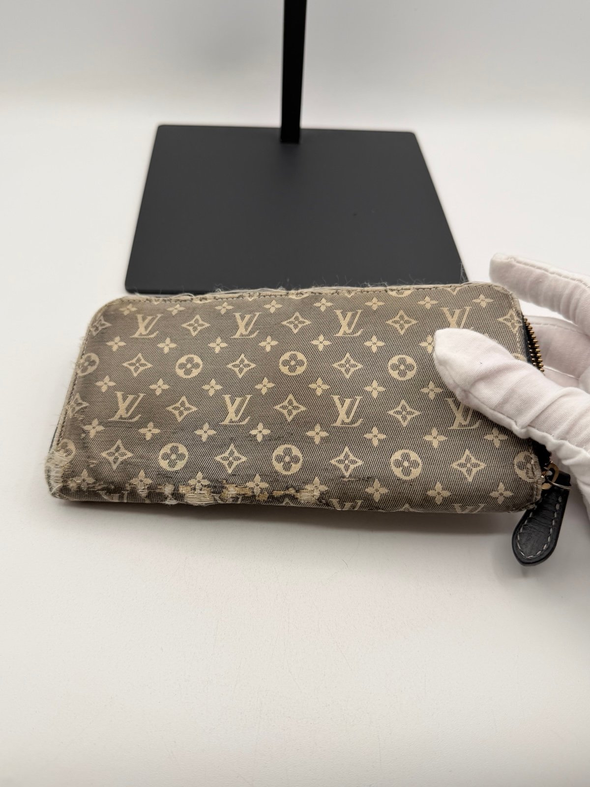 Pre-Owned Louis Vuitton Denim Zip Around Wallet