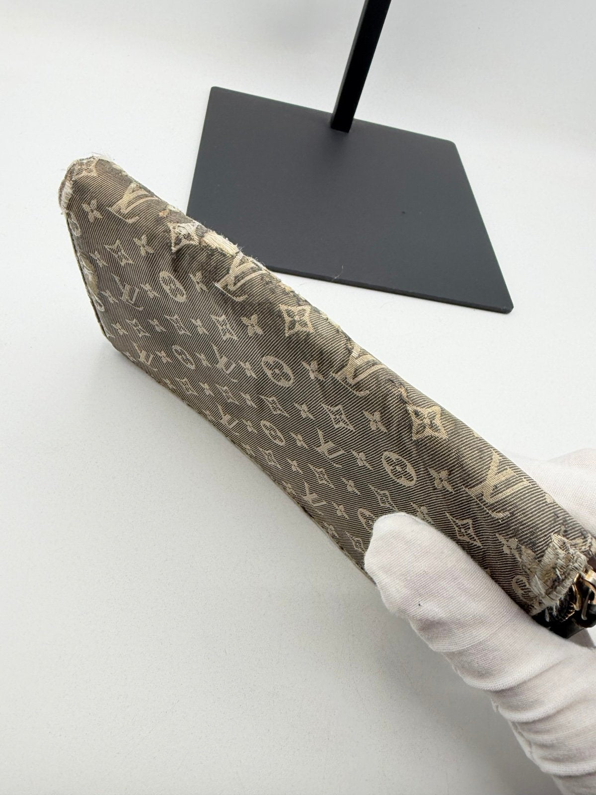 Pre-Owned Louis Vuitton Denim Zip Around Wallet