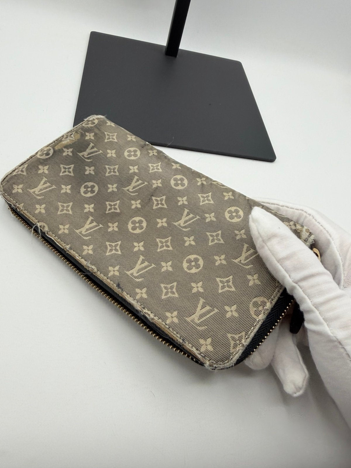 Pre-Owned Louis Vuitton Denim Zip Around Wallet