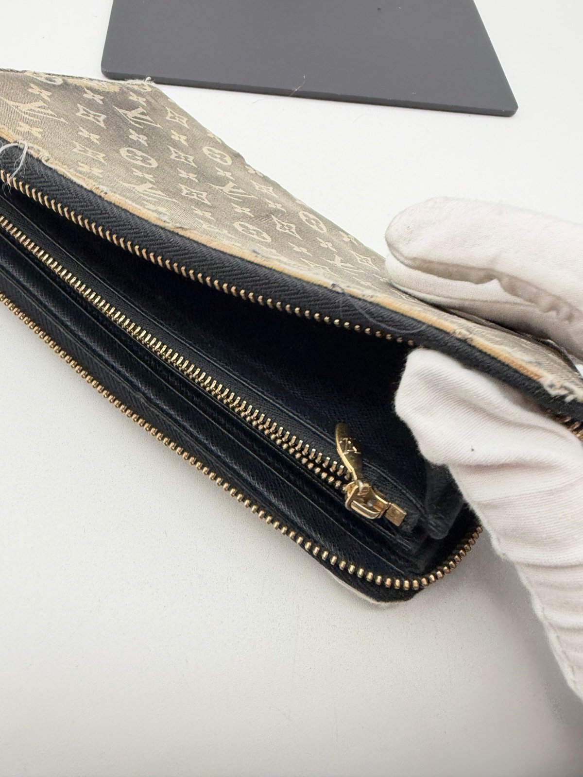 Pre-Owned Louis Vuitton Denim Zip Around Wallet