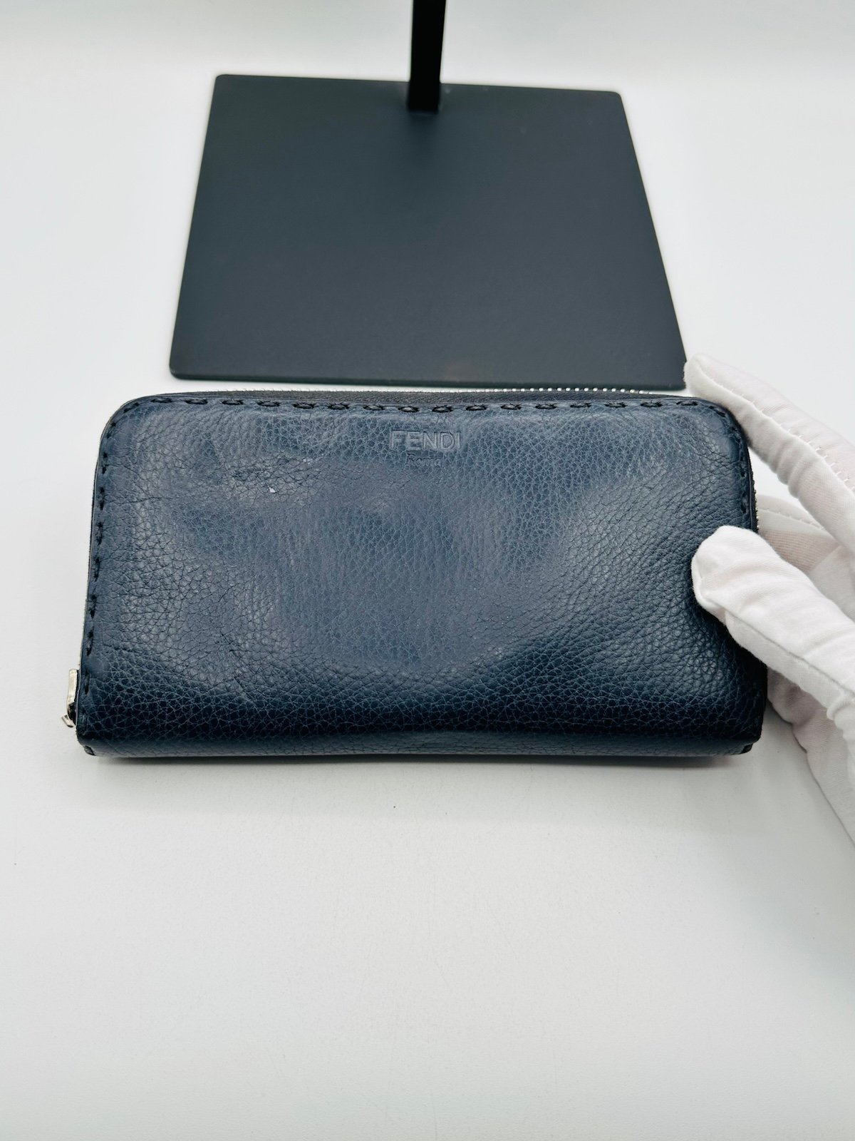 Pre-Owned Fendi Pebbled Leather Zip Around Wallet