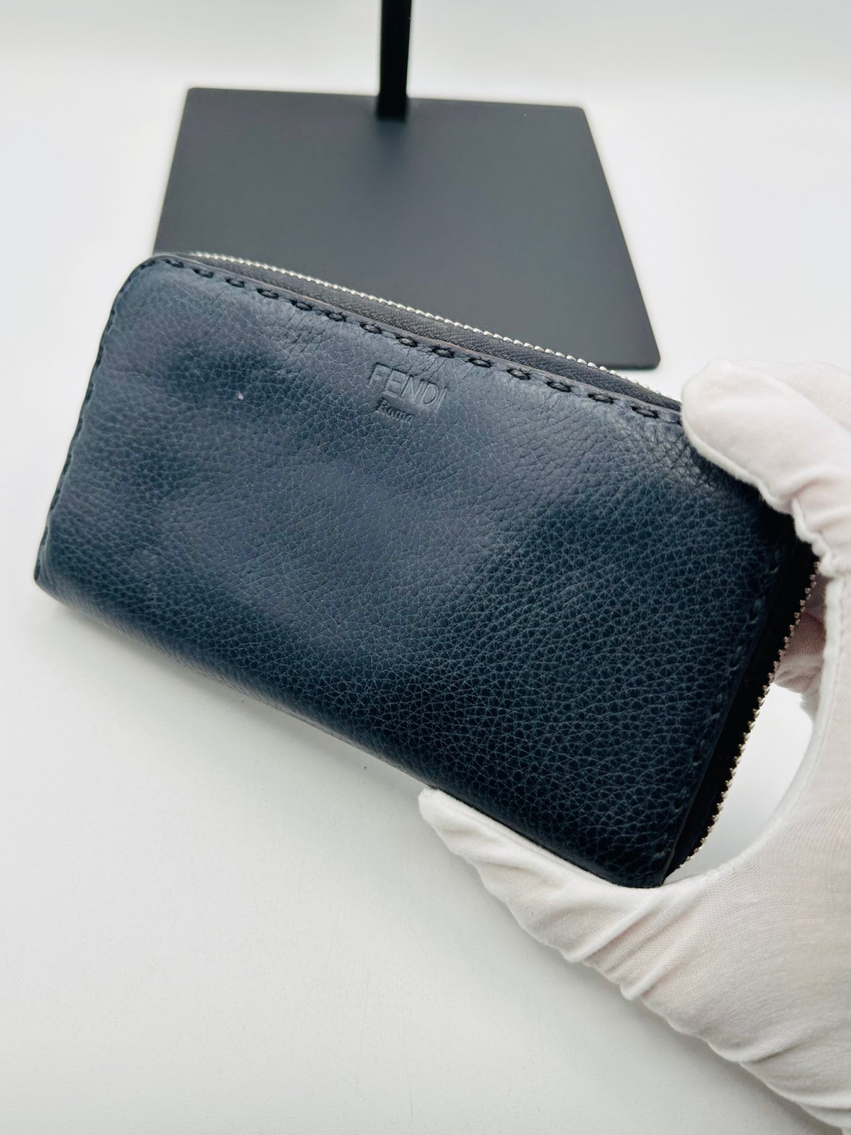 Pre-Owned Fendi Pebbled Leather Zip Around Wallet