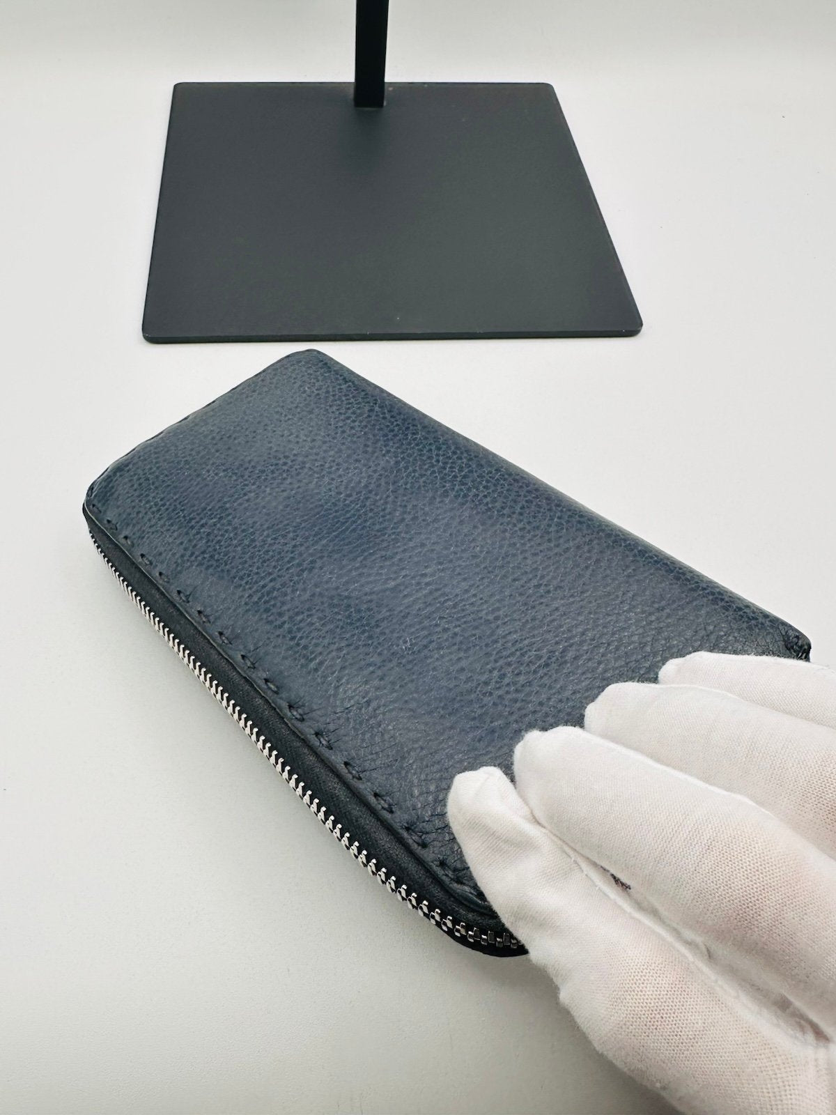 Pre-Owned Fendi Pebbled Leather Zip Around Wallet