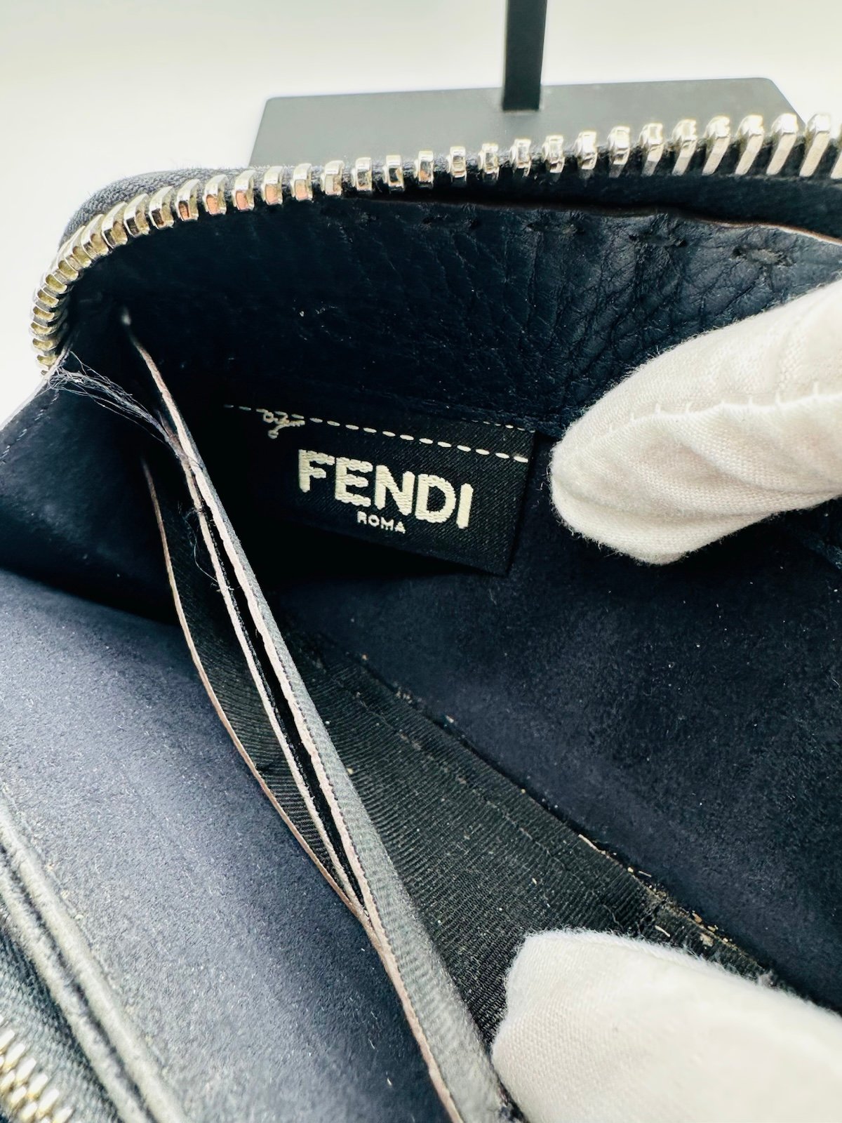 Pre-Owned Fendi Pebbled Leather Zip Around Wallet