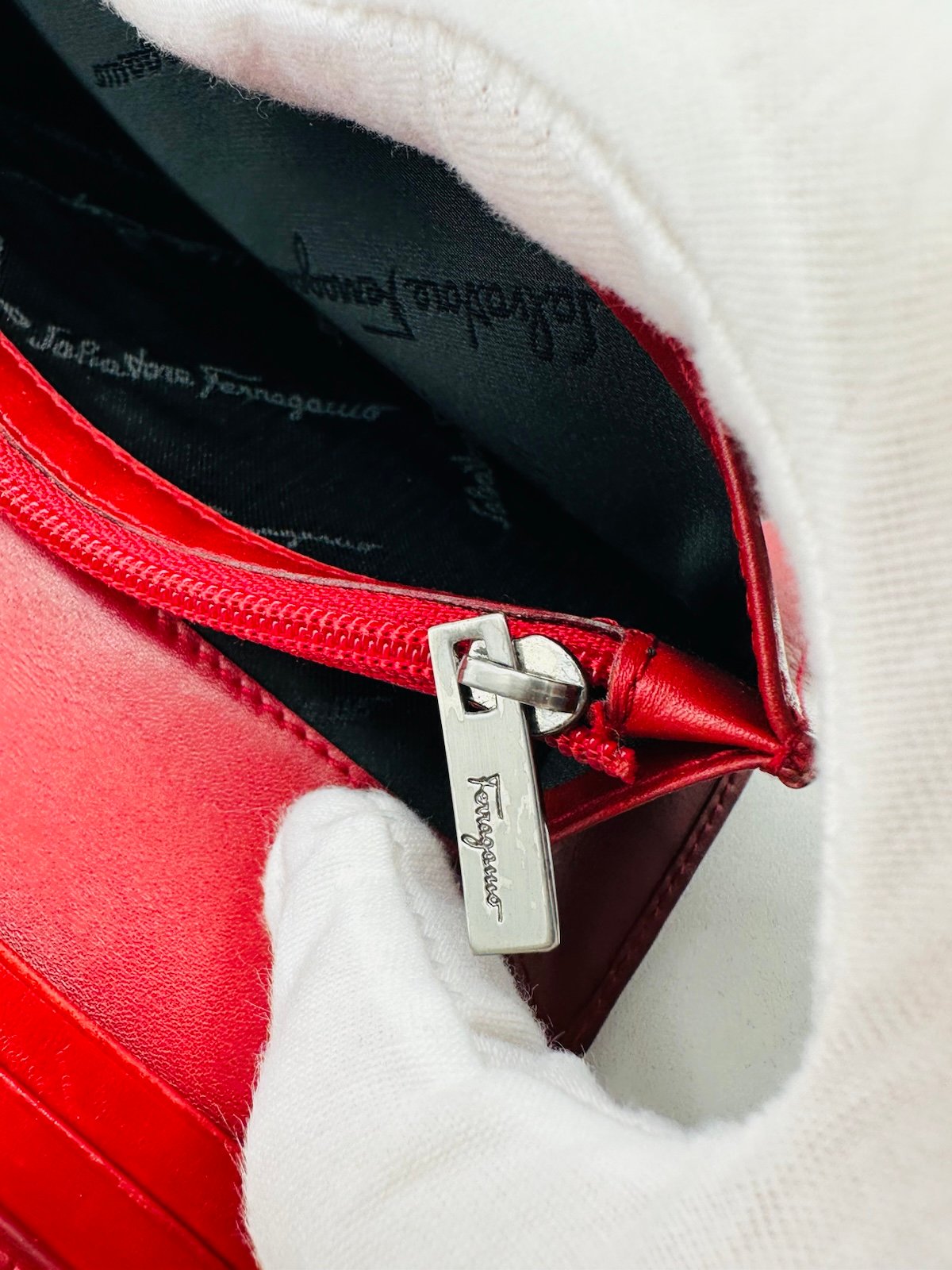 Pre-Owned Salvatore Ferragamo Gancini Monogram Wallet