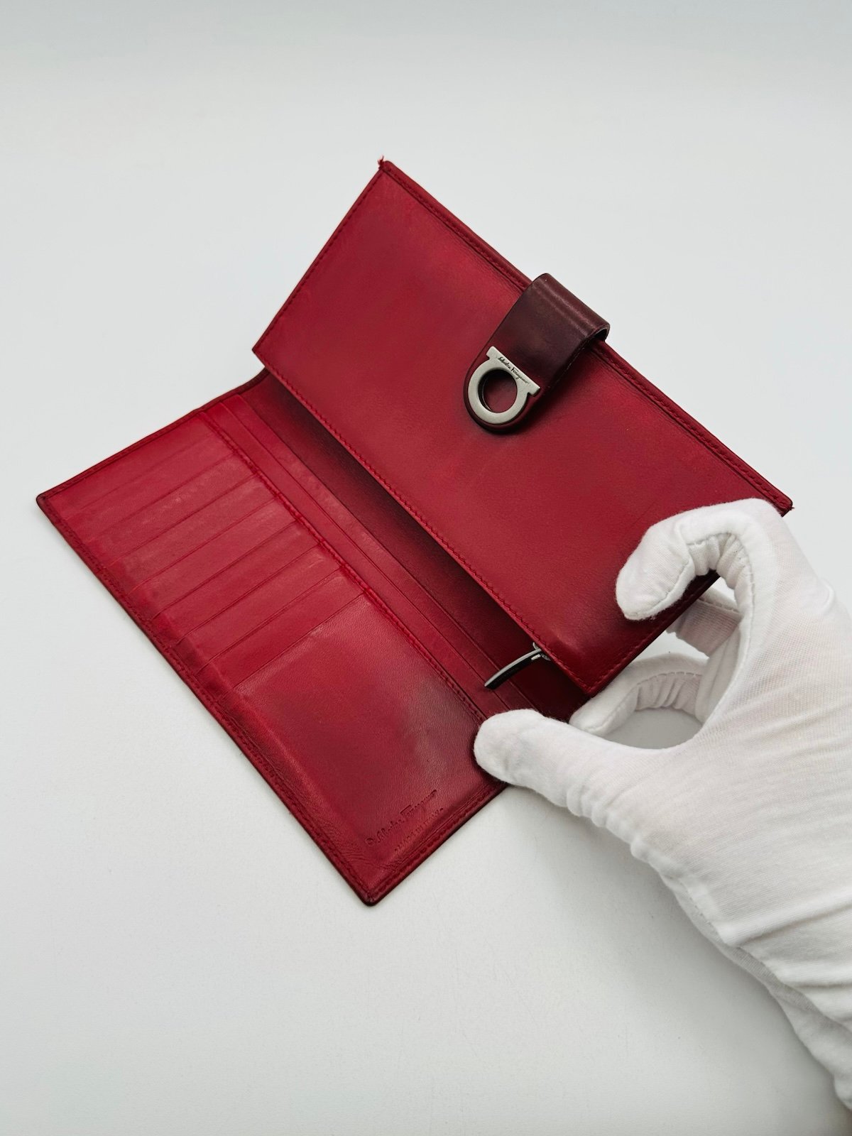 Pre-Owned Salvatore Ferragamo Gancini Monogram Wallet