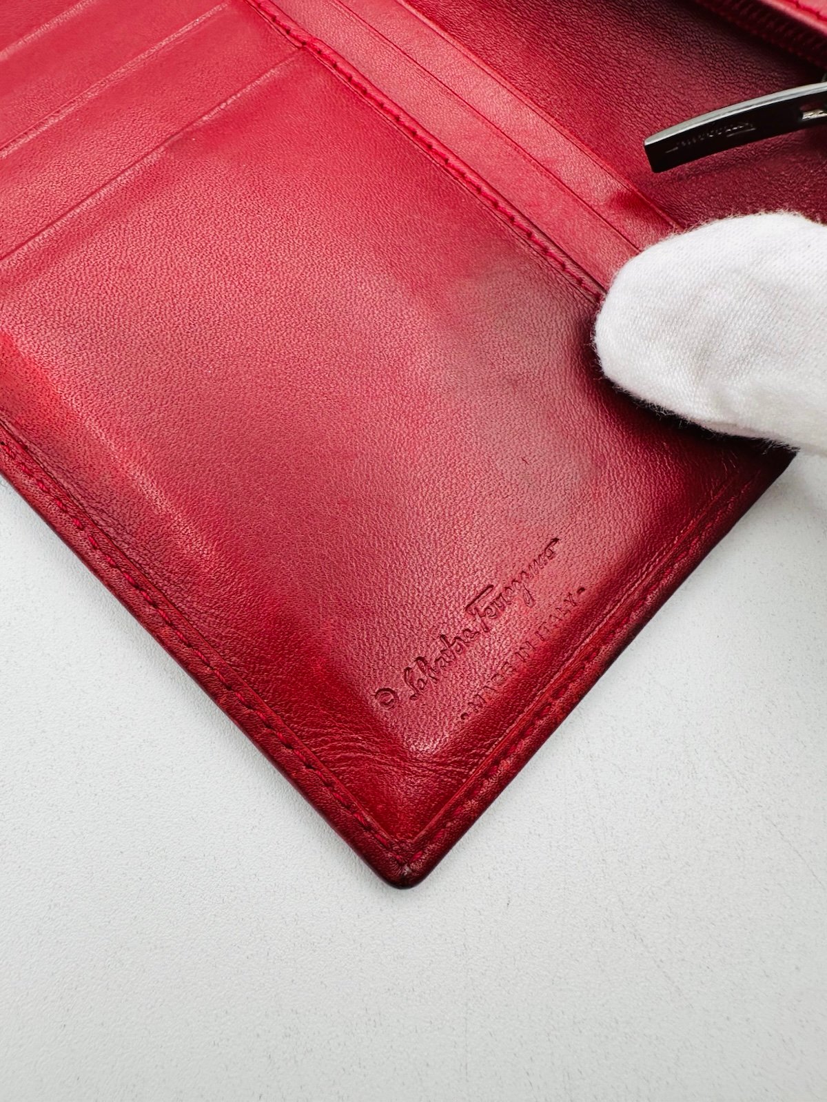 Pre-Owned Salvatore Ferragamo Gancini Monogram Wallet