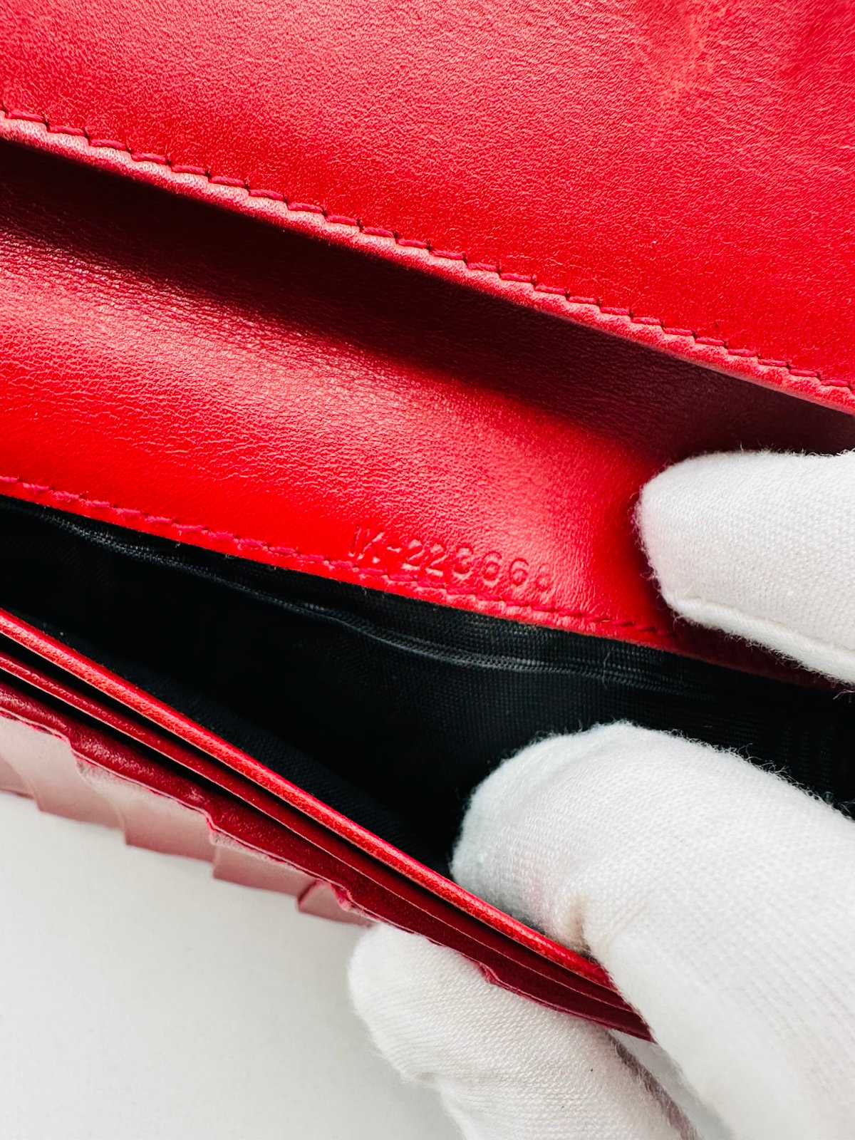 Pre-Owned Salvatore Ferragamo Gancini Monogram Wallet