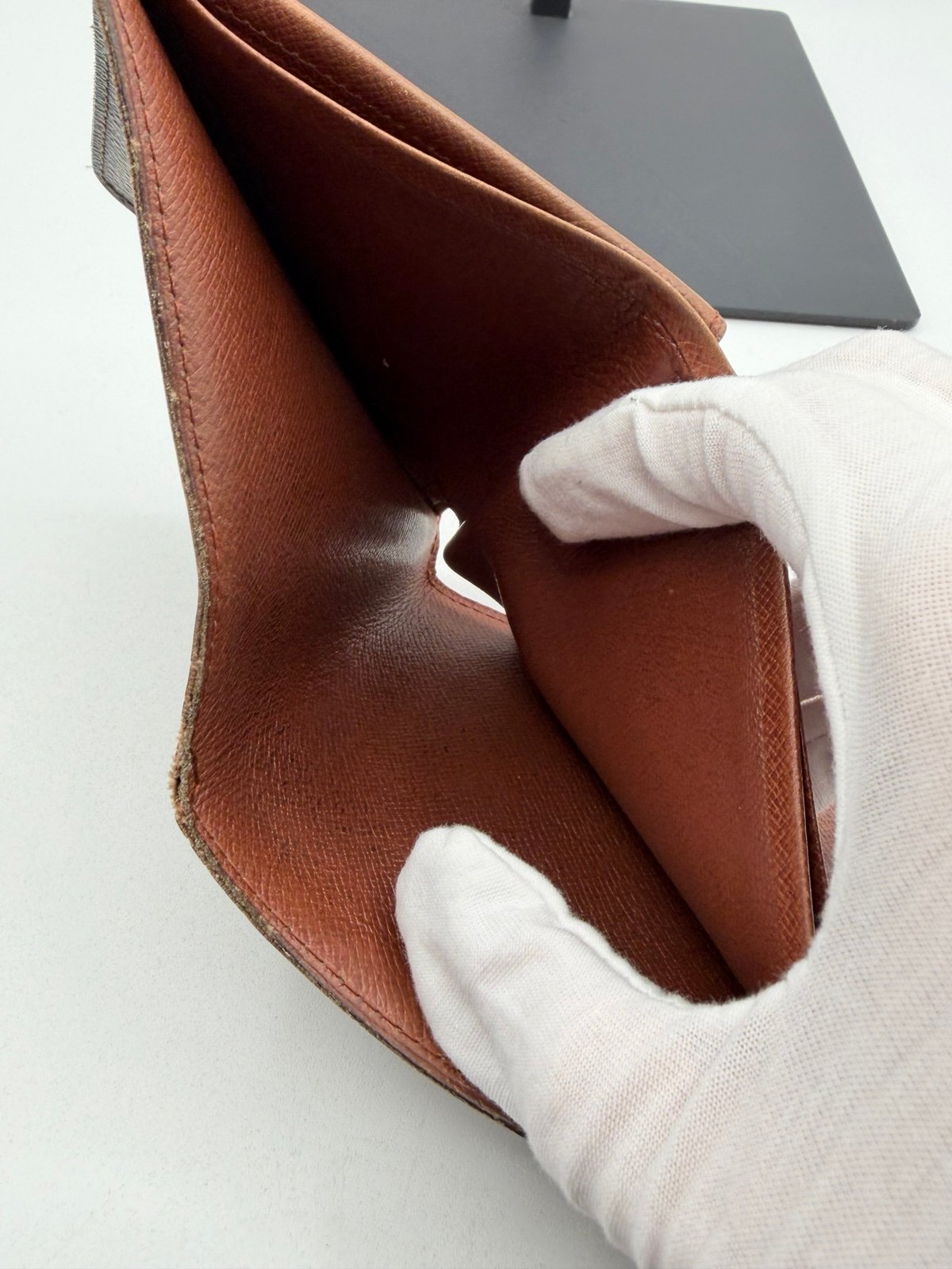 Pre-Owned Louis Vuitton Monogram Bifold Wallet