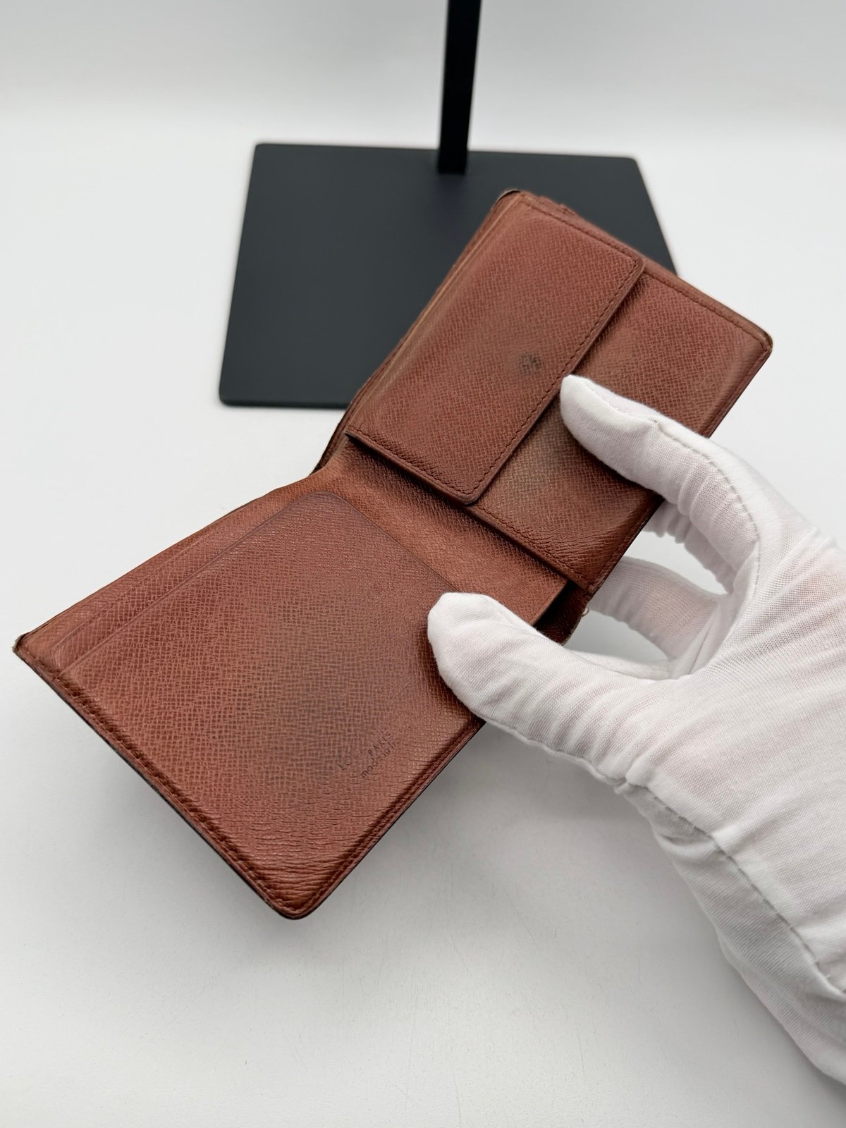 Pre-Owned Louis Vuitton Monogram Bifold Wallet