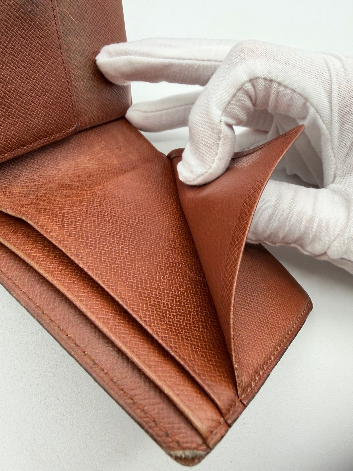 Pre-Owned Louis Vuitton Monogram Bifold Wallet