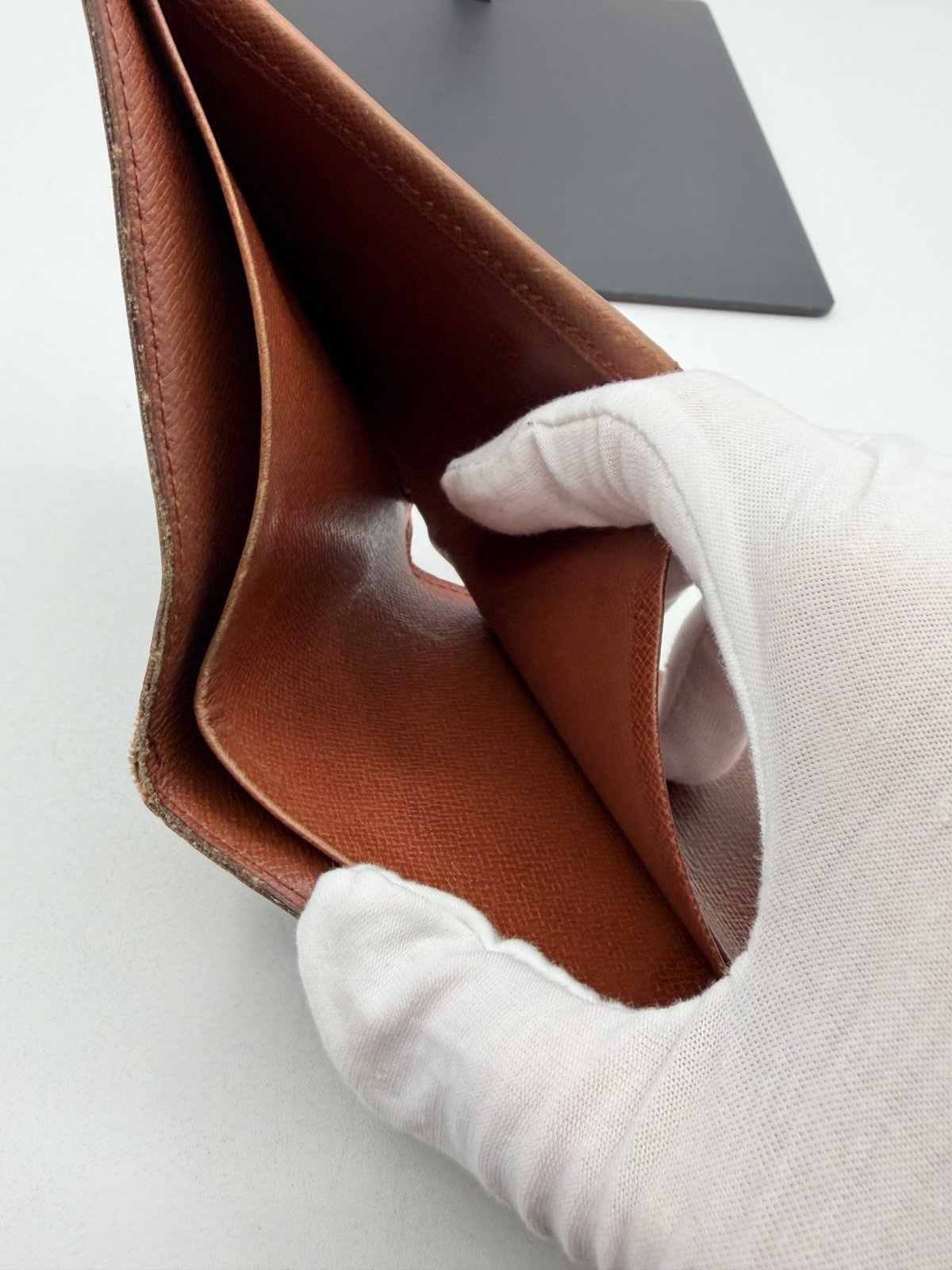 Pre-Owned Louis Vuitton Monogram Bifold Wallet