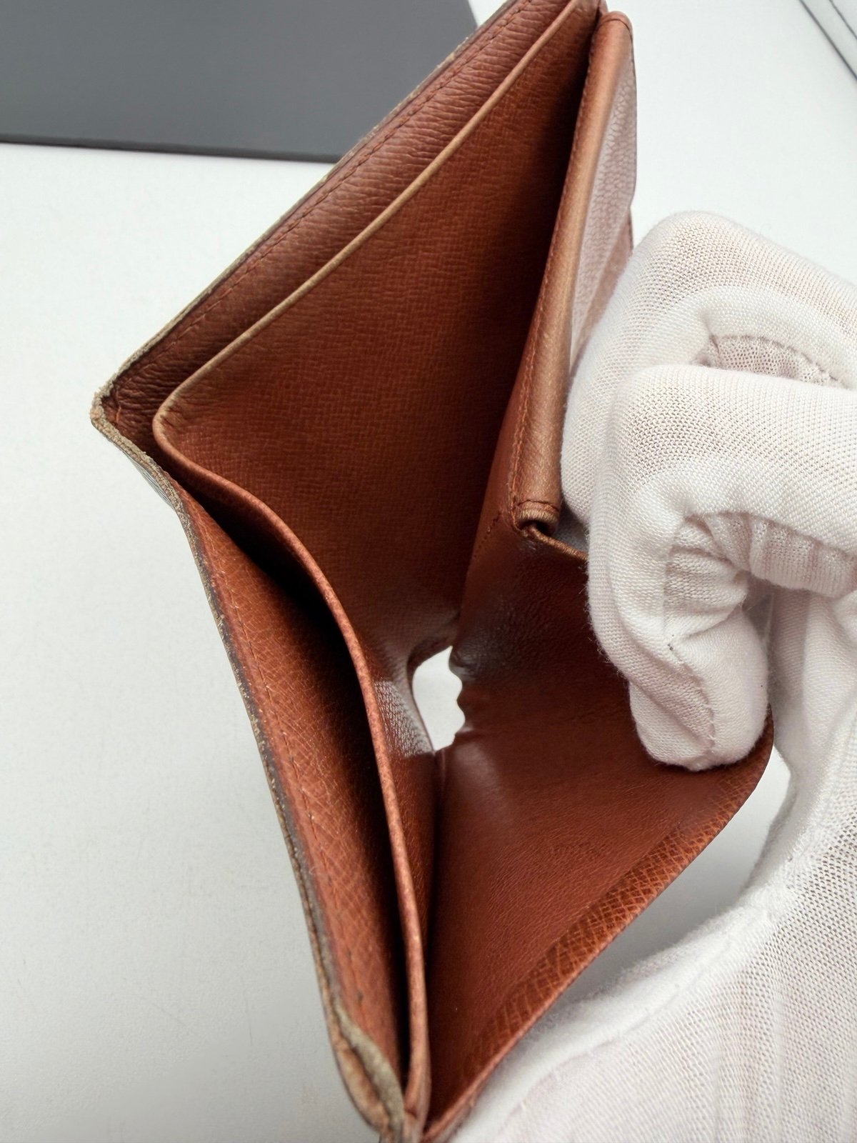 Pre-Owned Louis Vuitton Monogram Bifold Wallet