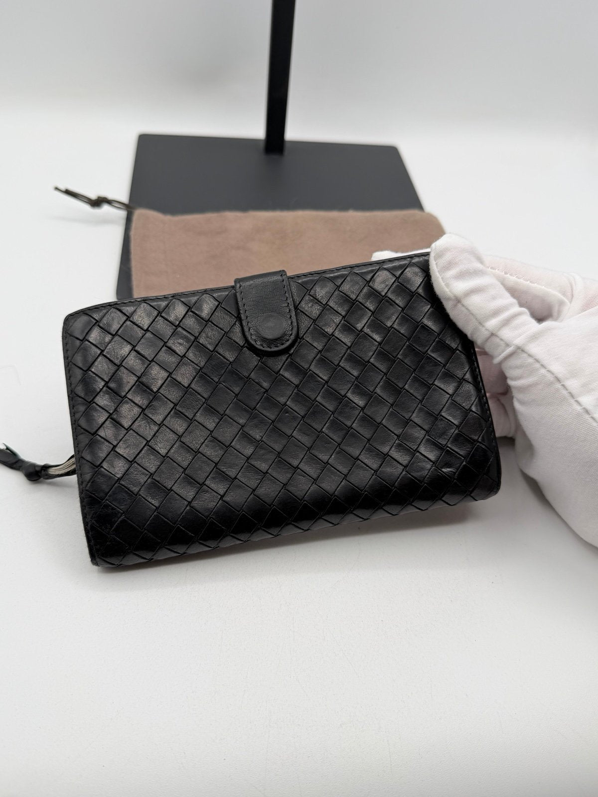 Pre-Owned Bottega Veneta Intrecciato Woven Leather Wallet