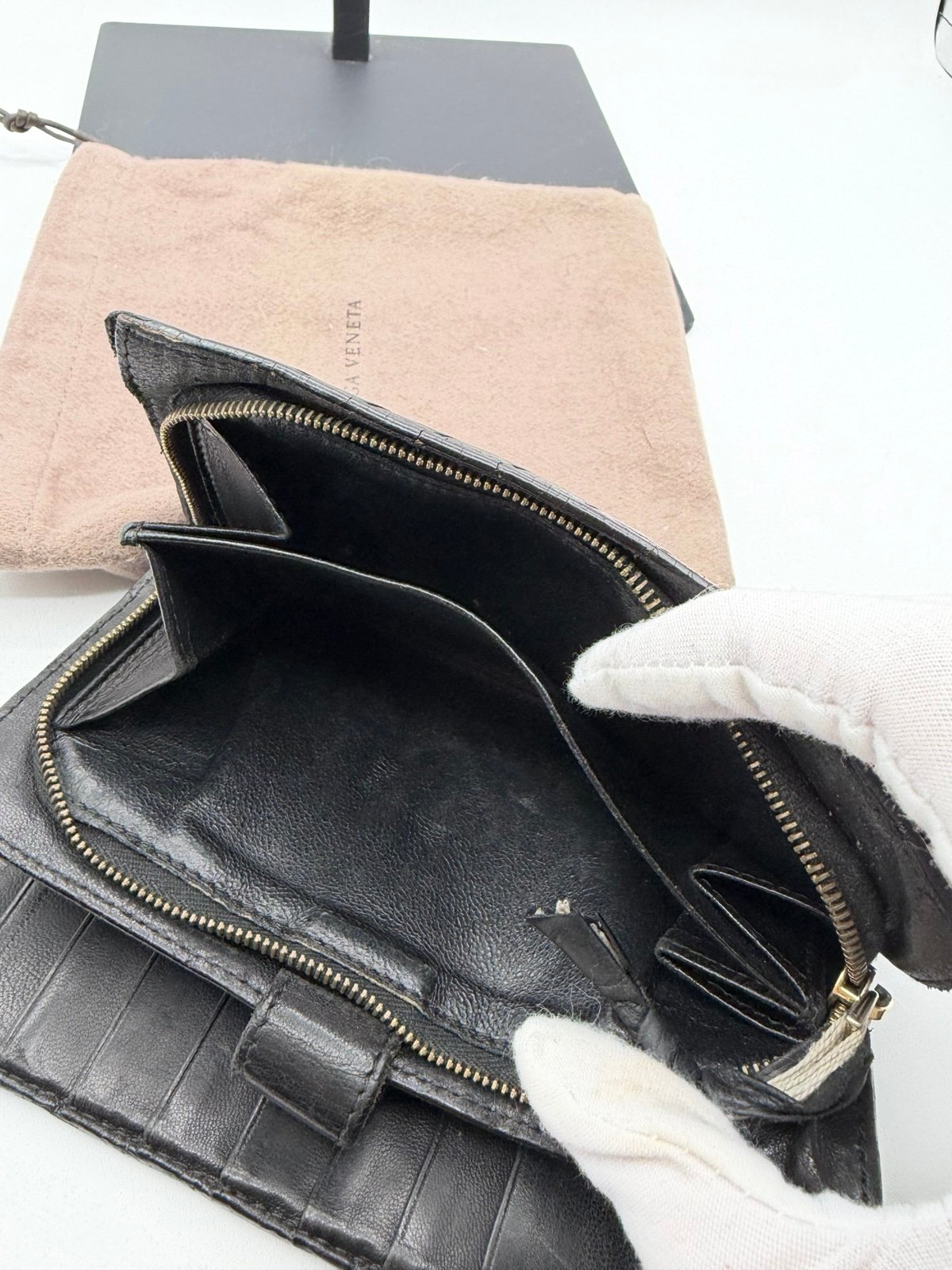 Pre-Owned Bottega Veneta Intrecciato Woven Leather Wallet