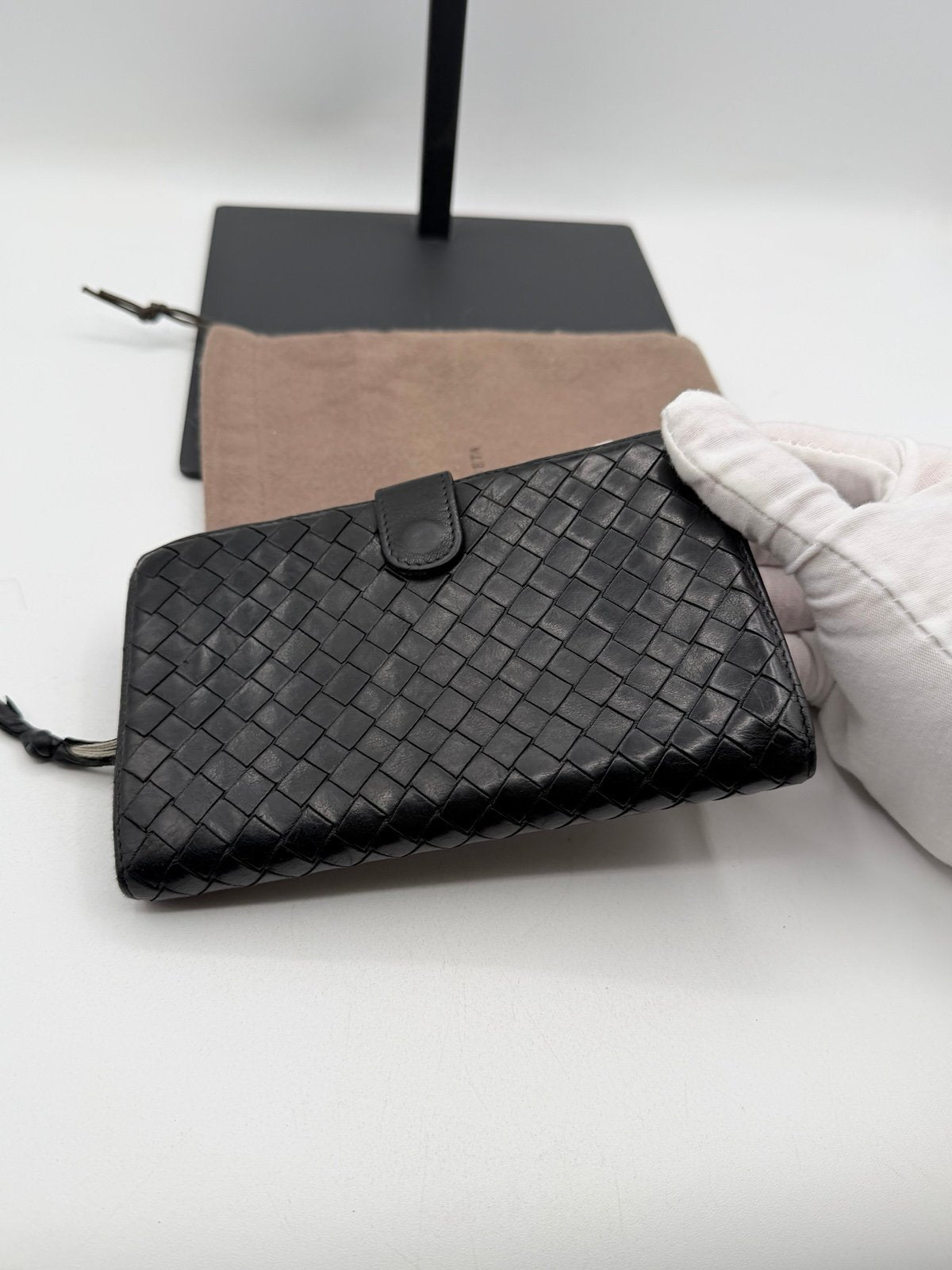 Pre-Owned Bottega Veneta Intrecciato Woven Leather Wallet