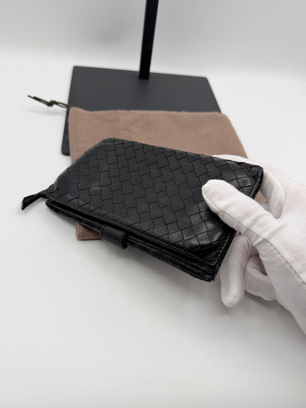 Pre-Owned Bottega Veneta Intrecciato Woven Leather Wallet