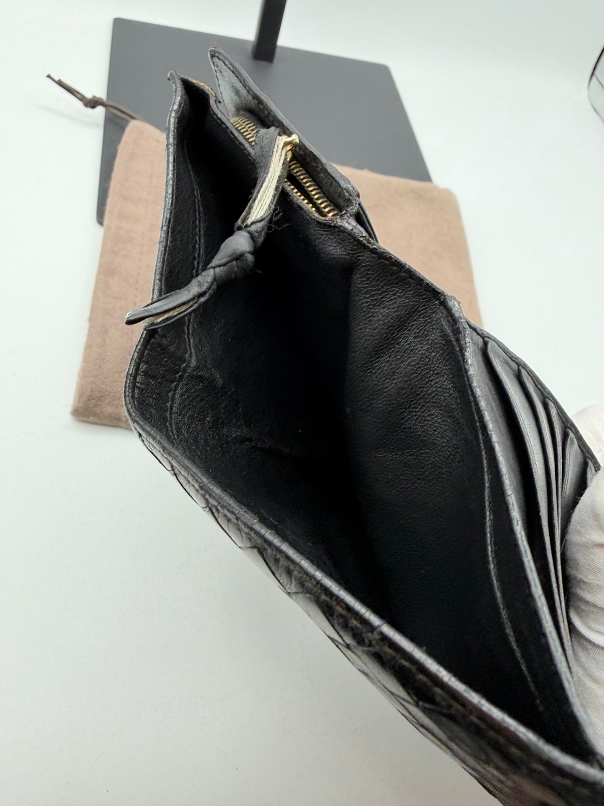 Pre-Owned Bottega Veneta Intrecciato Woven Leather Wallet