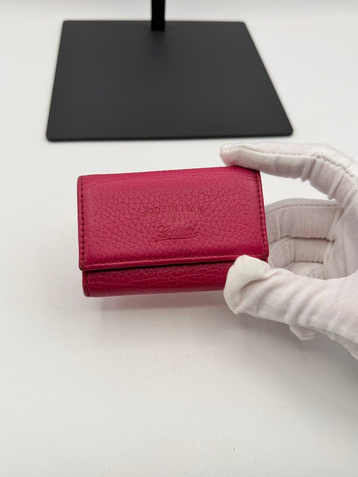 Pre-Owned Gucci Pebbled Leather Card / Key Holder