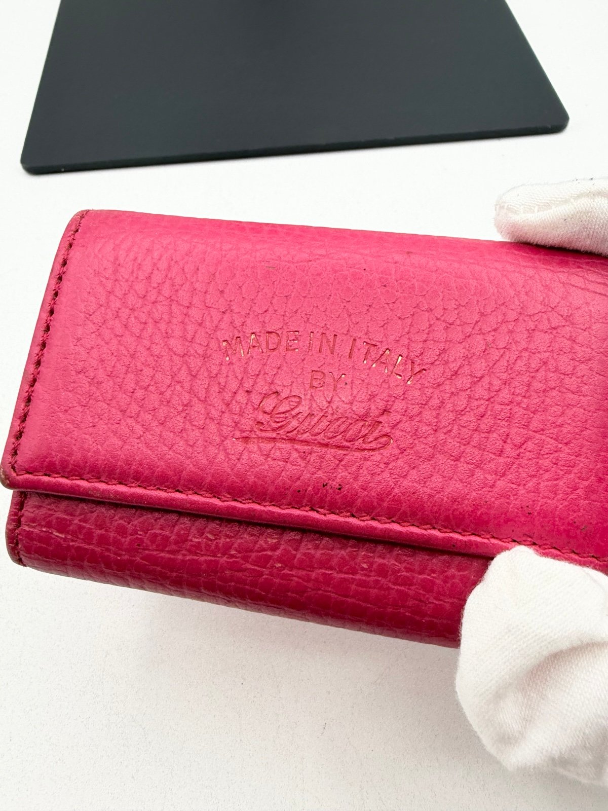Pre-Owned Gucci Pebbled Leather Card / Key Holder