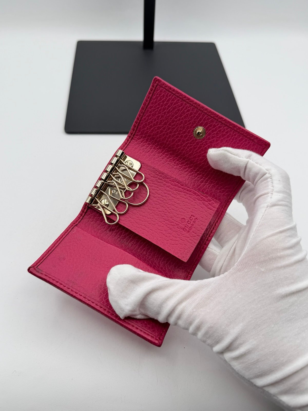 Pre-Owned Gucci Pebbled Leather Card / Key Holder