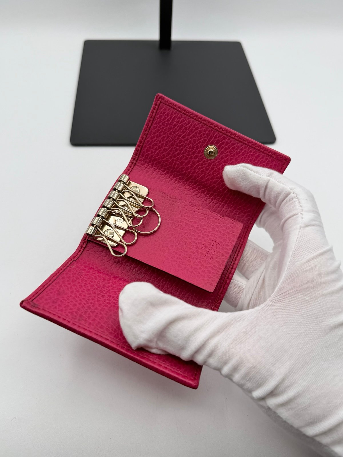 Pre-Owned Gucci Pebbled Leather Card / Key Holder