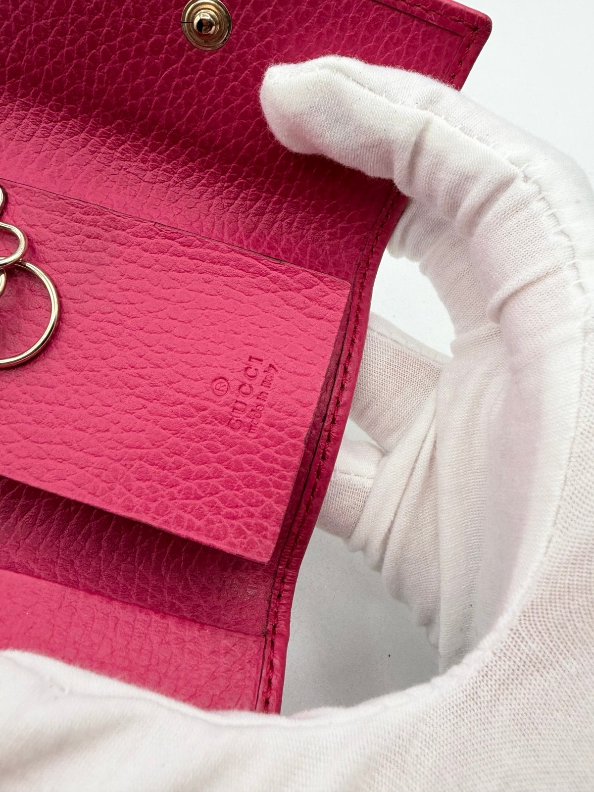 Pre-Owned Gucci Pebbled Leather Card / Key Holder