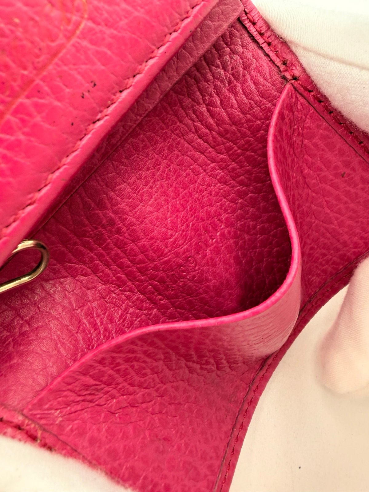 Pre-Owned Gucci Pebbled Leather Card / Key Holder