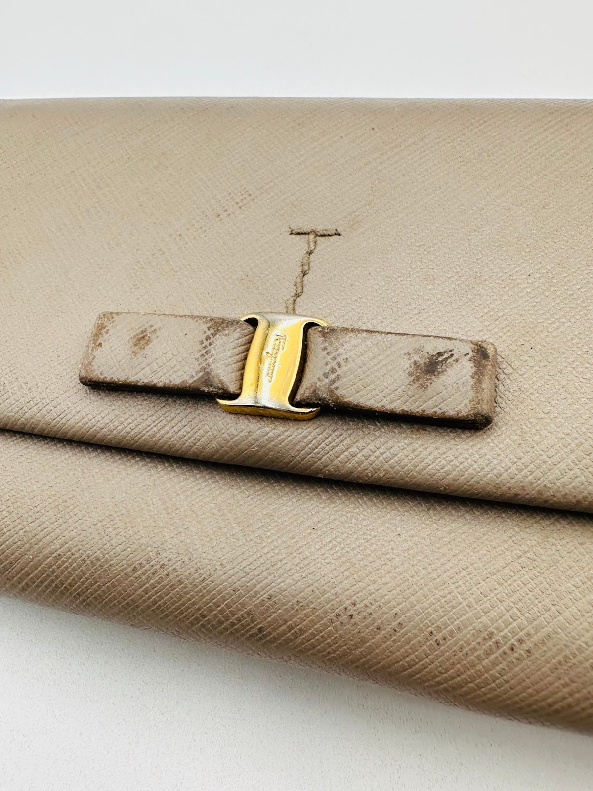 Pre-Owned Salvatore Ferragamo Long Leather Wallet