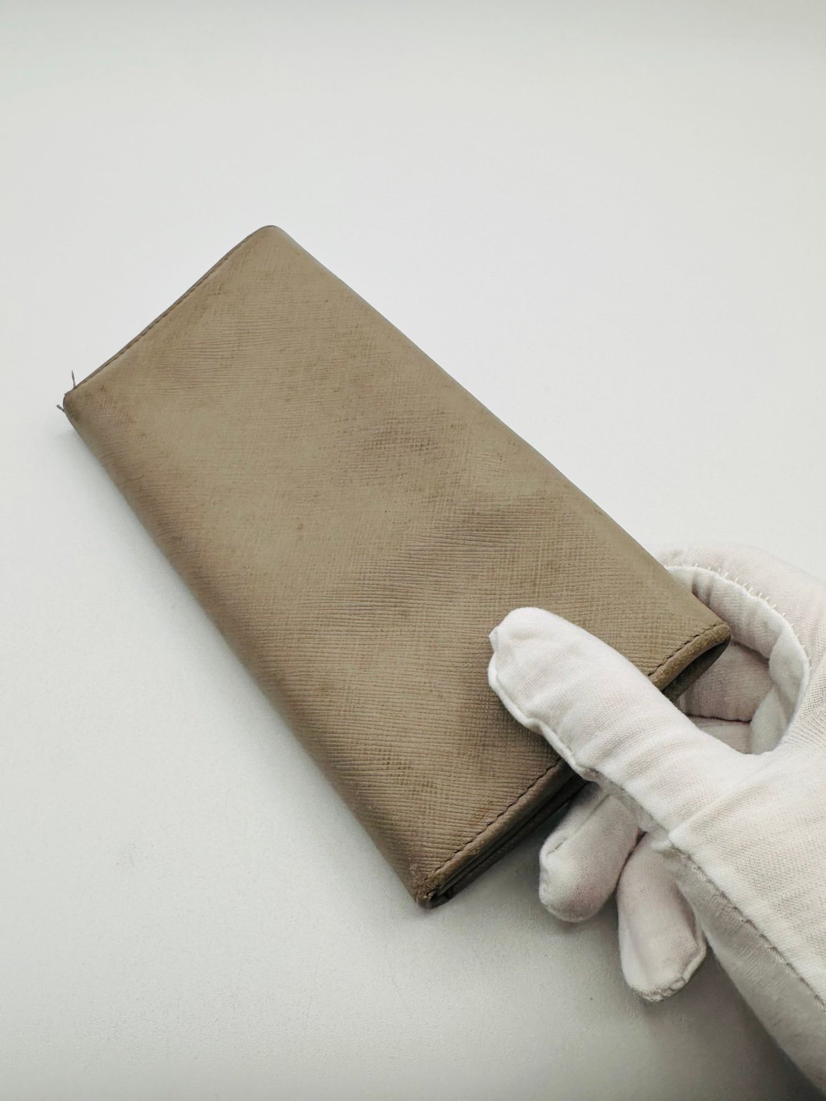 Pre-Owned Salvatore Ferragamo Long Leather Wallet